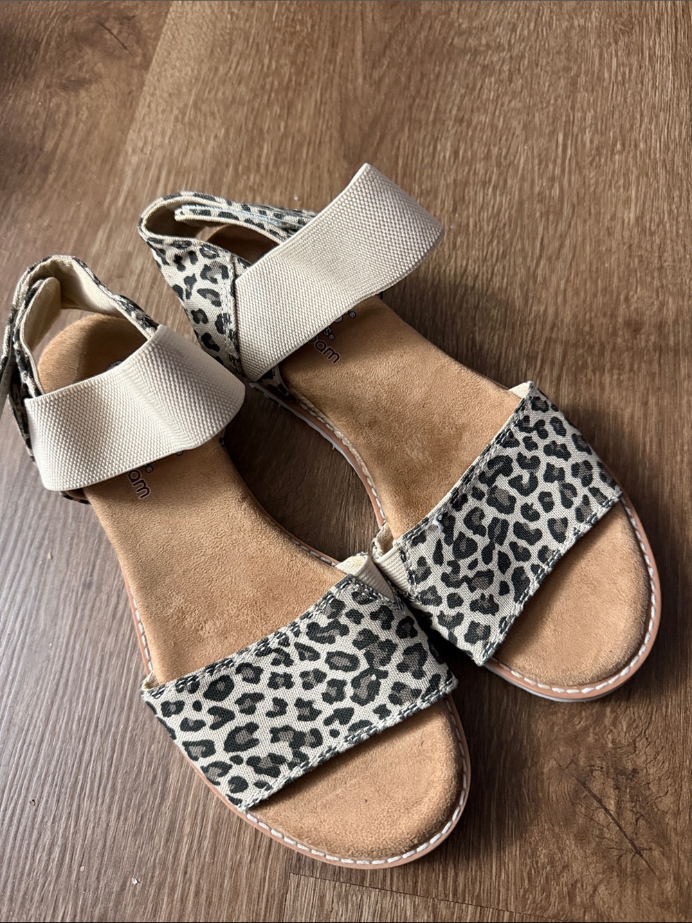 Skechers BOBS Desert Kiss - Tiger's Eye sandals leopard print canvas memory foam